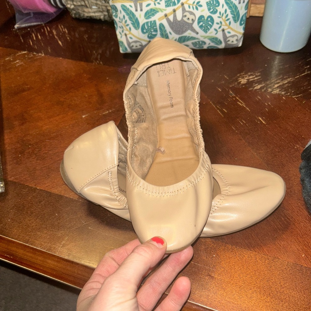 Tan ballet flats size 8